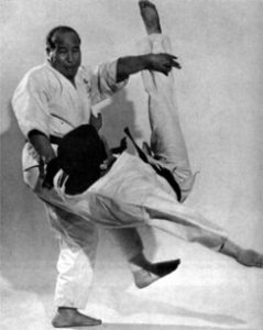 Mas Oyama throwing an opponent 